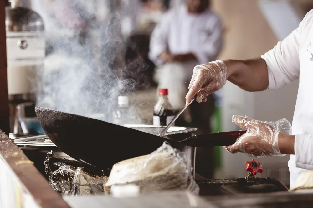 Oportunidade de Emprego: Auxiliar de Cozinha – Envie Seu Currículo Hoje!